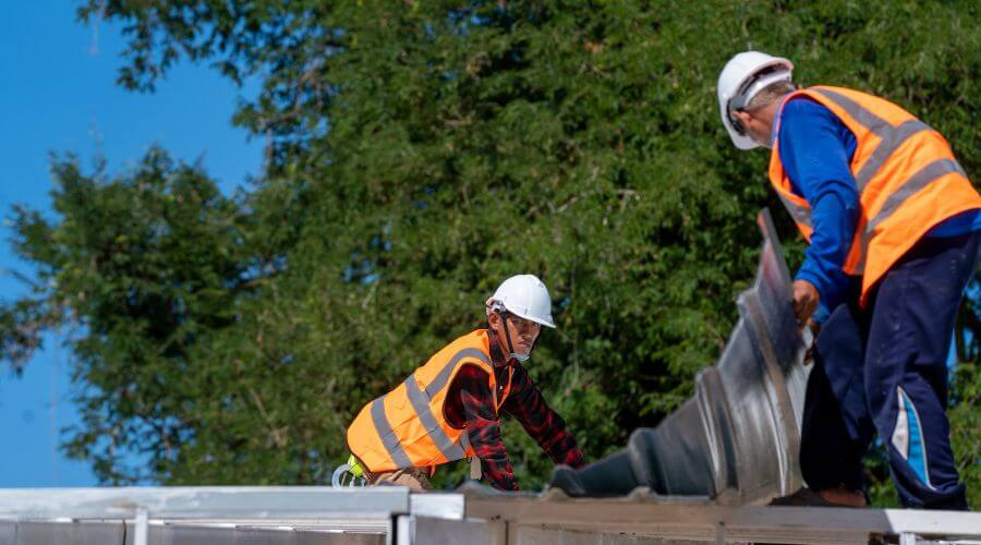 Professional gutter cleaning in Syosset, NY